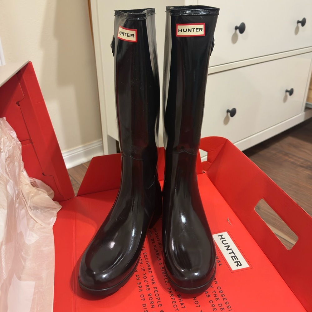 Hunter Women's Glossy Black Rain Boots